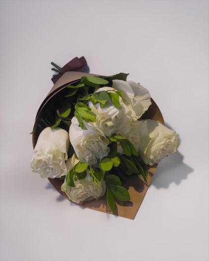 Cone de Rosas Brancas