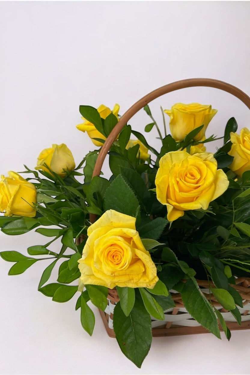 Cesta de Rosas Amarelas